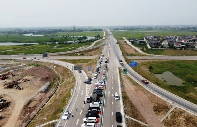 Chiều 28/4, xe 30km cao tốc Bắc Nam đoạn Diễn Châu - Bãi Vọt chính thức thông xe kỹ thuật.
