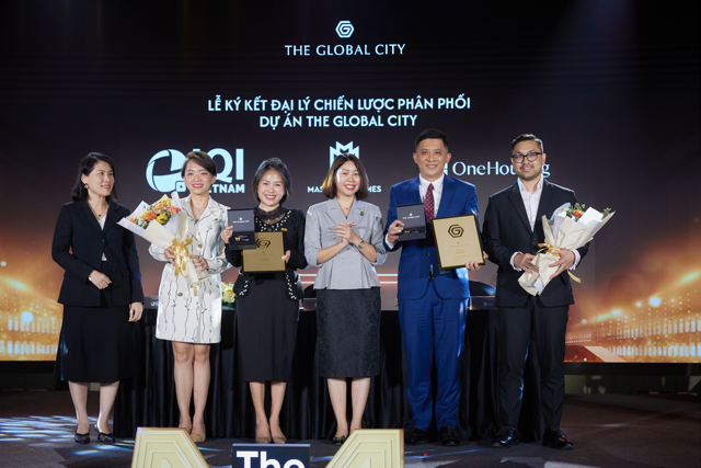 Đại diện OneHousing k&yacute; kết chiến lược c&ugrave;ng Masterise Homes, ph&acirc;n phối dự &aacute;n The Global City.