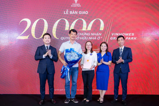 Vinhomes Grand Park đặt mục ti&ecirc;u đến cuối năm 2025 sẽ trao 20.000 sổ hồng tới tay cư d&acirc;n &nbsp;