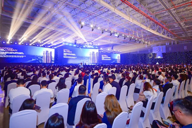 15.000 đại sứ kinh doanh tr&ecirc;n c&aacute;c nền tảng tham dự đ&atilde; tạo ra kh&ocirc;ng kh&iacute; b&ugrave;ng nổ cho sự kiện ra mắt dự &aacute;n The Priv&eacute; của Tập đo&agrave;n Đất Xanh. &nbsp;