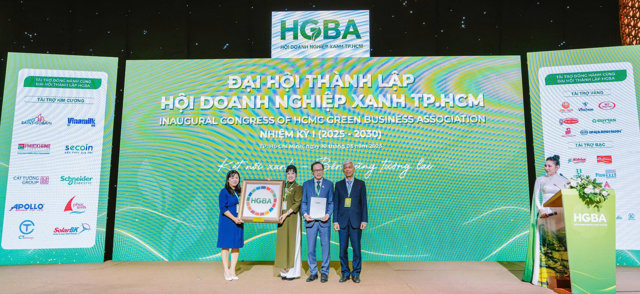 CEO Lưu Thị Thanh Mẫu (thứ 2 từ tr&aacute;i) - Tổng gi&aacute;m đốc Phuc Khang Corporation được t&iacute;n nhiệm bầu giữ chức vụ Ph&oacute; Chủ tịch thường trực Hội Doanh Nghiệp Xanh TP.HCM nhiệm kỳ I (2025&ndash;2030)