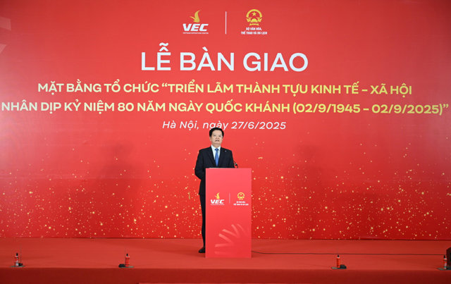 Ph&oacute; Thủ tướng Ch&iacute;nh phủ Mai Văn Ch&iacute;nh, Trưởng Ban Chỉ đạo Triển l&atilde;m biểu dương Tập đo&agrave;n Vingroup đ&atilde; triển khai thi c&ocirc;ng thần tốc, vượt tiến độ đề ra. &nbsp;