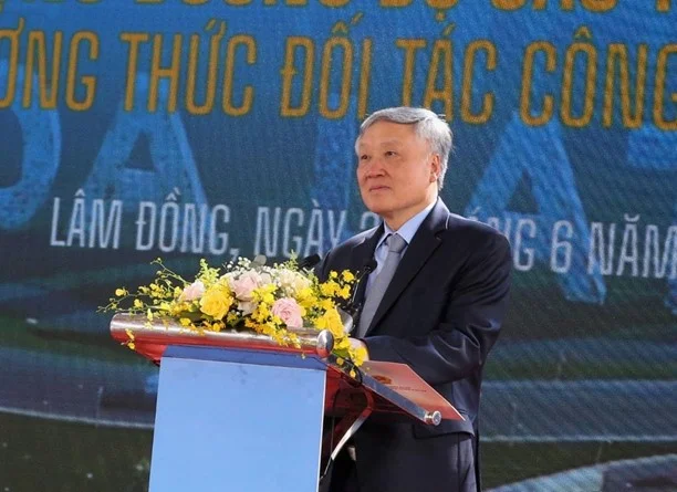 Ph&oacute; Thủ tướng Thường trực Ch&iacute;nh phủ Nguyễn Ho&agrave; B&igrave;nh ph&aacute;t lệnh khởi c&ocirc;ng dự &aacute;n &nbsp;