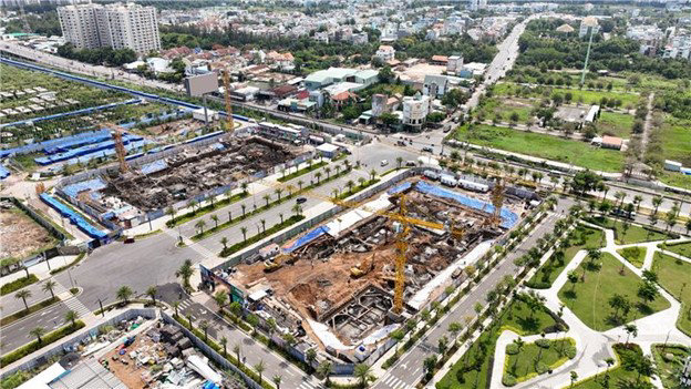 The Global City thi c&ocirc;ng đồng loạt tại nhiều khu vực, c&ocirc;ng trường đ&ocirc;ng đ&uacute;c ng&agrave;y đ&ecirc;m. &nbsp;