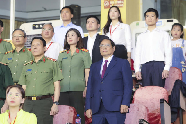 Ủy vi&ecirc;n Bộ Ch&iacute;nh trị, Thủ tướng Ch&iacute;nh phủ Phạm Minh Ch&iacute;nh v&agrave; Ủy vi&ecirc;n Bộ Ch&iacute;nh trị, Bộ trưởng Bộ C&ocirc;ng an, Đại tướng Lương Tam Quang tham dự Lễ khai mạc Giải b&oacute;ng đ&aacute; C&ocirc;ng an, Cảnh s&aacute;t c&aacute;c nước ASEAN mở rộng 2025 tại s&acirc;n vận động H&agrave;ng Đẫy (H&agrave; Nội) &nbsp;