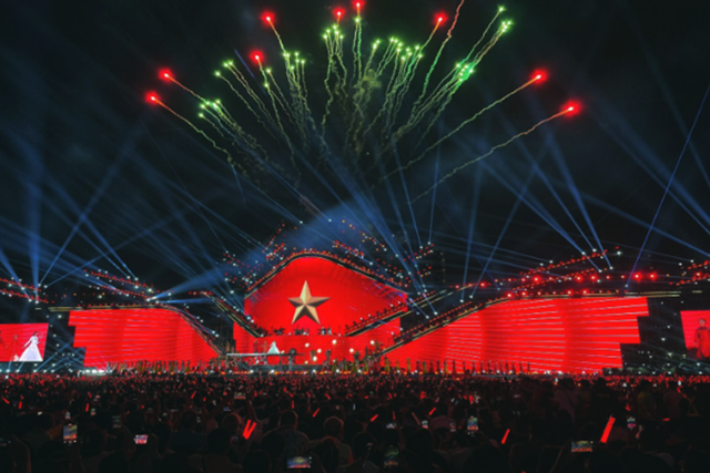 “V-Concert Rạng rỡ Việt Nam”: Khi hơn 2,5 vạn trái tim cùng hòa nhịp tại “thành phố sự kiện” mới của Thủ đô - Ảnh 12