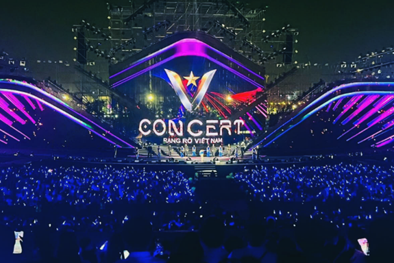 “V-Concert Rạng rỡ Việt Nam”: Khi hơn 2,5 vạn trái tim cùng hòa nhịp tại “thành phố sự kiện” mới của Thủ đô - Ảnh 4