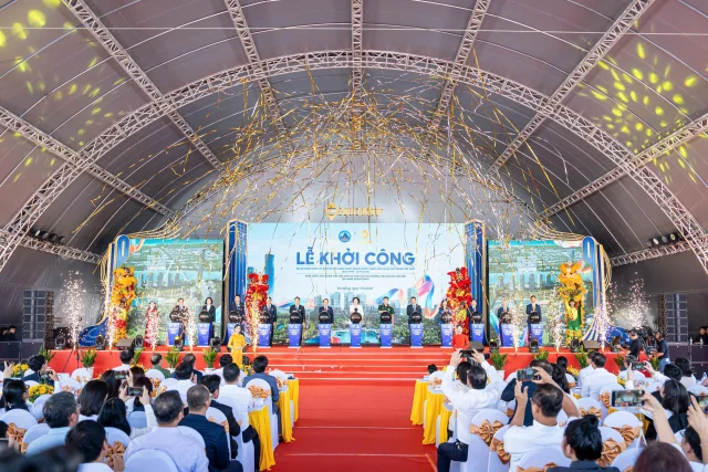 C&aacute;c đại biểu thực hiện nghi thức khởi c&ocirc;ng dự &aacute;n Da Nang Downtown &nbsp;
