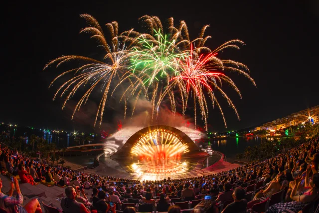 Show diễn Kiss of the Sea đạt kỷ lục Guinness thế giới tại Sunset Town, Ph&uacute; Quốc, h&uacute;t h&agrave;ng ng&agrave;n kh&aacute;ch quốc tế mỗi ng&agrave;y &nbsp;