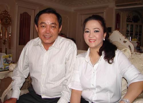 Vợ chồng &ocirc;ng Huỳnh Uy Dũng v&agrave; b&agrave; Nguyễn Phương Hằng &nbsp;