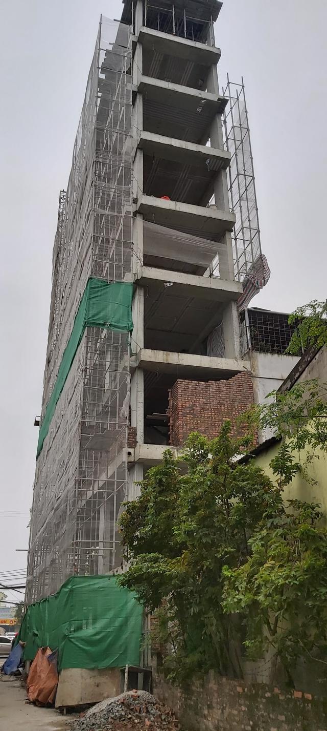 Căn nhà tầng cao "chót vót" đang xây giữa thành phố Vinh vướng nhiều sai phạm - Ảnh 6