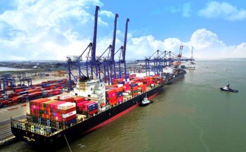 Sẽ xây dựng 2 bến container tại cảng Lạch Huyện - Ảnh 1