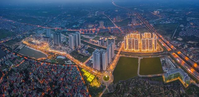 Vinhomes Smart City g&acirc;y ấn tượng k&eacute;p bởi vị tr&iacute; đắc địa, kết nối ho&agrave;n hảo (giao điểm của 3 tuyến metro trọng yếu) v&agrave; m&ocirc; h&igrave;nh đại đ&ocirc; thị chuẩn quốc tế giữa trung t&acirc;m mới của Thủ đ&ocirc;. &nbsp;