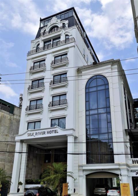 Kh&aacute;ch sạn Silk River Hotel được biết đến l&agrave; c&oacute; li&ecirc;n quan tới người nh&agrave; của Ph&oacute; Chủ tịch UBND tỉnh H&agrave; Giang. Ảnh: NNVN &nbsp;