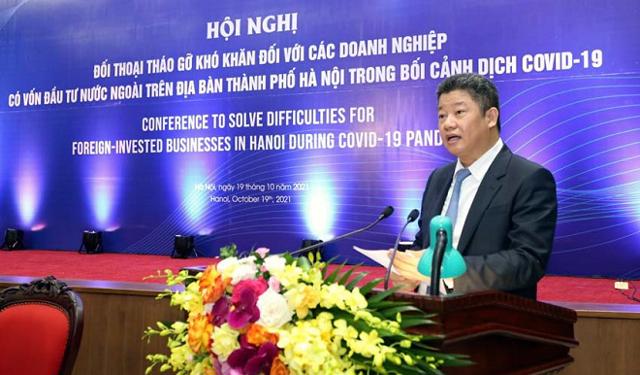 Ph&oacute; Chủ tịch UBND TP H&agrave; Nội Nguyễn Mạnh Quyền ph&aacute;t biểu tại hội nghị. &nbsp;