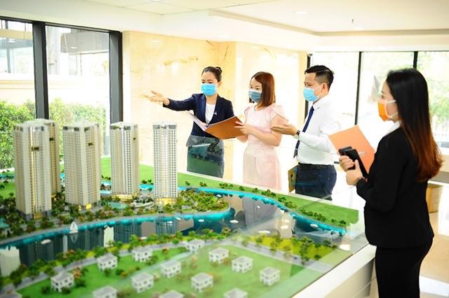 Hiệp hội Bất động sản TP Hồ Chí Minh đề xuất bỏ giao dịch bất động sản qua sàn để giảm giá nhà - Ảnh 1