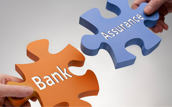 Chấn chỉnh tình trạng ngân hàng "ép" khách hàng mua bảo hiểm khi vay vốn - Ảnh 1