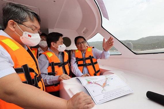 Thủ tướng Phạm Minh Chính: Khánh Hòa cần phát triển hạ tầng tại Khu kinh tế Vân Phong để thu hút đầu tư, phát triển doanh nghiệp - Ảnh 1