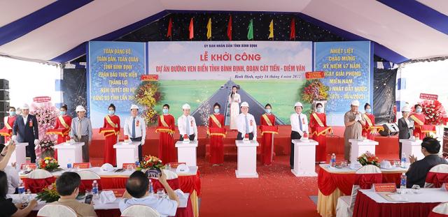 Bình Định khởi công dự án đường ven biển hơn 2.600 tỷ đồng - Ảnh 1