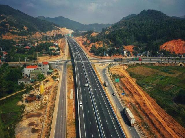 Xây dựng tuyến đường bộ cao tốc Bắc Nam qua 2 giai đoạn từ 2017-2025 - Ảnh 1