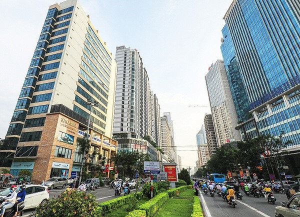 Hai b&ecirc;n tuyến đường L&ecirc; Văn Lương l&agrave; chung cư cao tầng