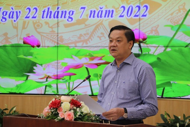 Ph&oacute; Chủ tịch UBND TP Cần Thơ Dương Tấn Hiển ph&aacute;t biểu tại buổi họp b&aacute;o. &nbsp;