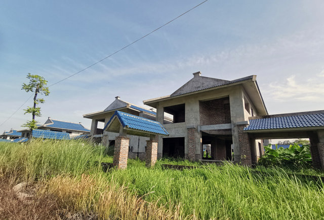 Hàng trăm căn biệt thự bỏ hoang giữa cánh đồng ở Khoái Châu, Hưng Yên - Ảnh 3