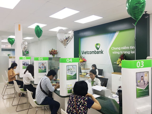 Tin ngân hàng nổi bật tuần qua: Vietcombank trở lại ‘ngôi vương’ lợi nhuận, thêm một 'ông lớn' tăng lãi suất huy động - Ảnh 1