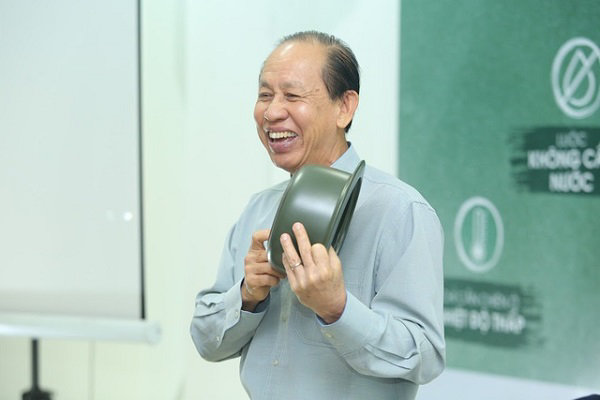 Doanh nhân Lý Ngọc Minh: Nửa thế kỷ gắn bó với nghề gốm sứ và danh hiệu cao quí Top 10 doanh nhân Việt Nam tiêu biểu 2022 - Ảnh 2