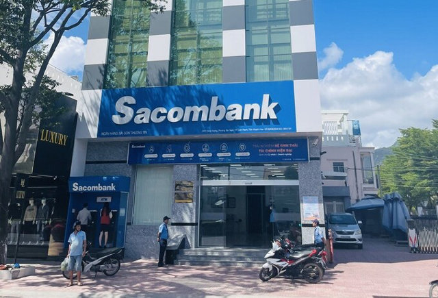 Trụ sở ph&ograve;ng giao dịch Cam Ranh của Sacombank.