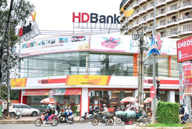 Chính sách giảm 'sốc' lãi suất cho vay tại Vietcombank và HDBank được áp dụng với các khoản vay nào? - Ảnh 1
