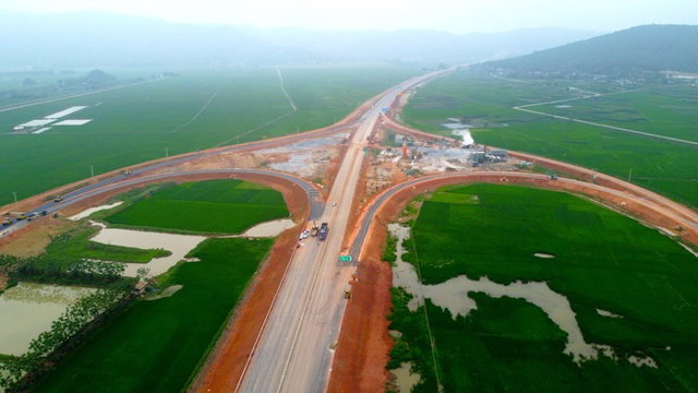Toàn cảnh cao tốc Bắc - Nam đoạn Mai Sơn - QL45 hơn 12.100 tỷ đồng - Ảnh 1