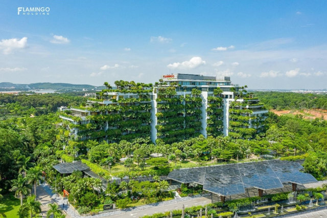 Tổng thể to&agrave; nh&agrave; xanh nổi tiếng Forest in the Sky. &nbsp;