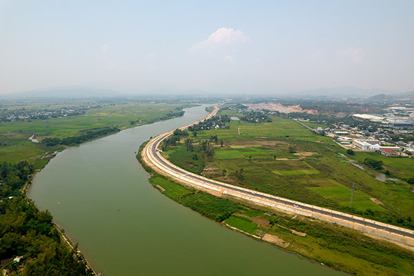 Đà Nẵng sắp khánh thành đường ven sông 745 tỷ đồng - Ảnh 1