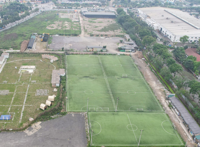 Long Biên: Dự án khu đô thị rộng 37ha bị biến tướng thành bãi xe, sân bóng - Ảnh 2