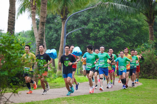 Thiên nhiên xanh hút mắt ở giải chạy Ecopark Marathon 2023 - Ảnh 3