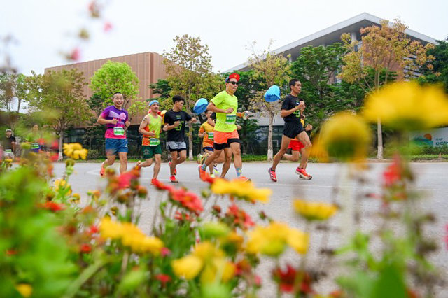 Thiên nhiên xanh hút mắt ở giải chạy Ecopark Marathon 2023 - Ảnh 4
