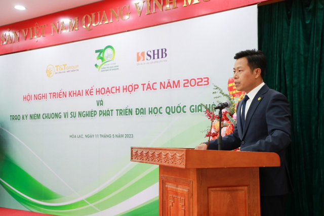 Doanh nhân Đỗ Quang Hiển nhận Kỷ niệm chương vì sự nghiệp phát triển Đại học Quốc gia Hà Nội - Ảnh 2