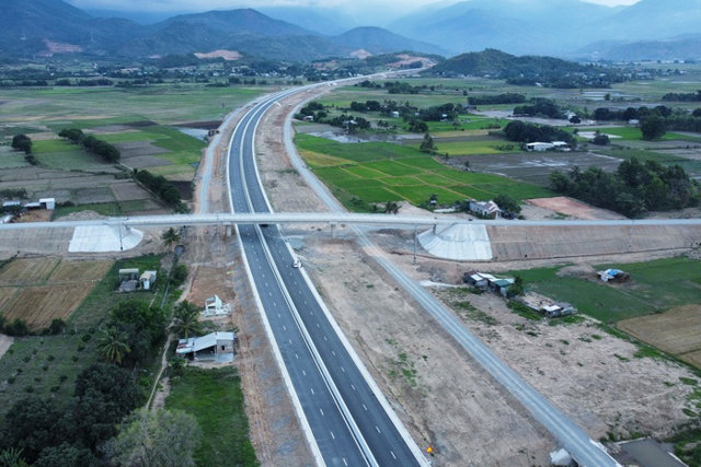 Diện mạo cao tốc Nha Trang – Cam Lâm hơn 7.600 tỷ trước ngày thông xe - Ảnh 4