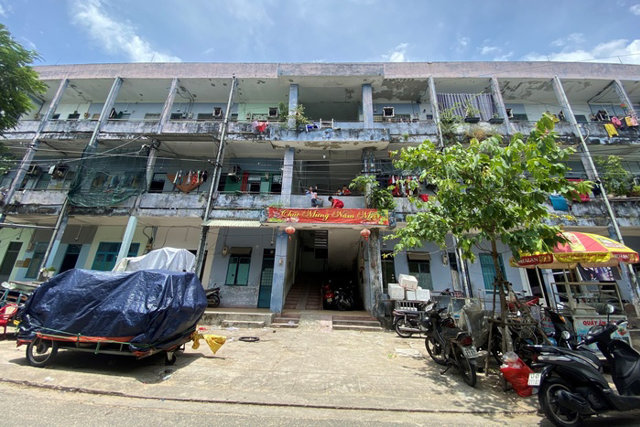 Sống bất an trong khu chung cư xuống cấp, cũ nát giữa trung tâm Đà Nẵng - Ảnh 1