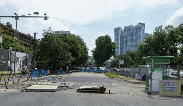 Hà Nội: Tháo rào chắn phố Kim Mã sau gần 3 năm phục vụ thi công ga ngầm đường sắt đô thị - Ảnh 2