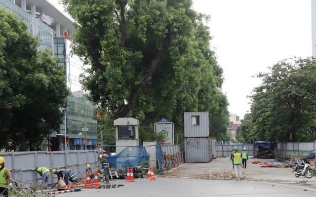 Hà Nội: Tháo rào chắn phố Kim Mã sau gần 3 năm phục vụ thi công ga ngầm đường sắt đô thị - Ảnh 4