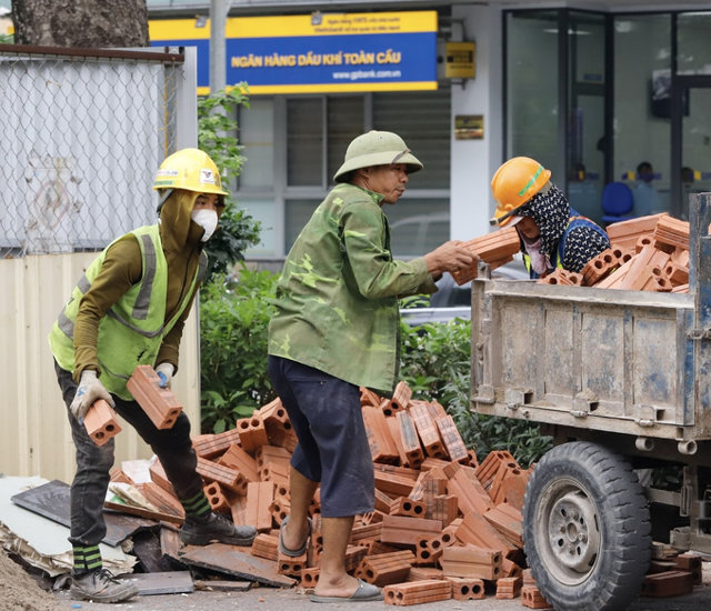 Hà Nội: Tháo rào chắn phố Kim Mã sau gần 3 năm phục vụ thi công ga ngầm đường sắt đô thị - Ảnh 6