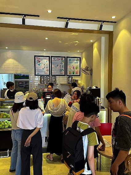 D&atilde;y shophouse mặt tiền đường ven biển l&agrave; điểm đến &ldquo;must-try&rdquo; của bất kỳ du kh&aacute;ch n&agrave;o khi gh&eacute; đến NovaWorld Phan Thiet &nbsp;