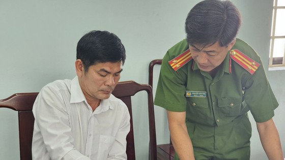 Trần Khắc Kiều tại cơ quan c&ocirc;ng an. (Ảnh: B&aacute;o Nh&acirc;n d&acirc;n).