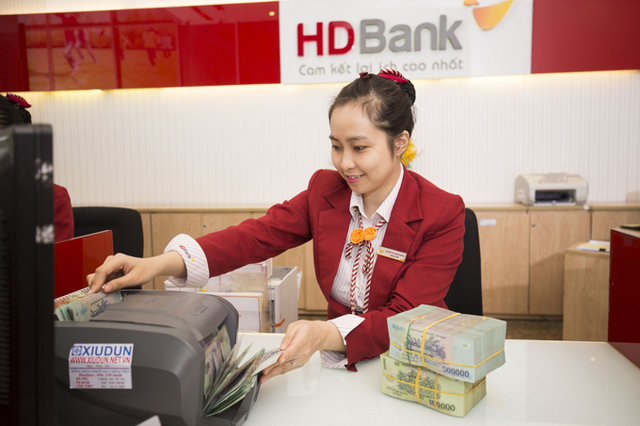 Tại thời điểm 30/6, HDBank c&oacute; 9.017 c&aacute;n bộ nh&acirc;n vi&ecirc;n đang l&agrave;m việc tại ng&acirc;n h&agrave;ng mẹ, tăng 362 người so với đầu năm.