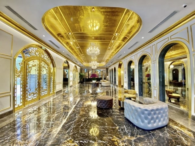 Ông chủ khách sạn dát vàng 24k nhiều nhất thế giới tại Việt Nam tuyên bố không muốn bán nữa, ai mua giá nào cũng nhất quyết không - Ảnh 1