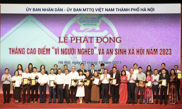 T&amp;T Group l&agrave; một trong những doanh nghiệp được UBND - Ủy ban MTTQ Việt Nam TP H&agrave; Nội vinh danh v&igrave; những đ&oacute;ng g&oacute;p t&iacute;ch cực cho c&ocirc;ng t&aacute;c giảm ngh&egrave;o v&agrave; an sinh x&atilde; hội của th&agrave;nh phố. (Ảnh: T&amp;T Group) &nbsp;