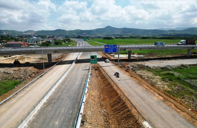 Nghi Cao tốc Nghi Sơn - Diễn Châu bị đổ hoá chất phá hoại, Tập đoàn Sơn Hải trình báo khẩn cấp - Ảnh 1