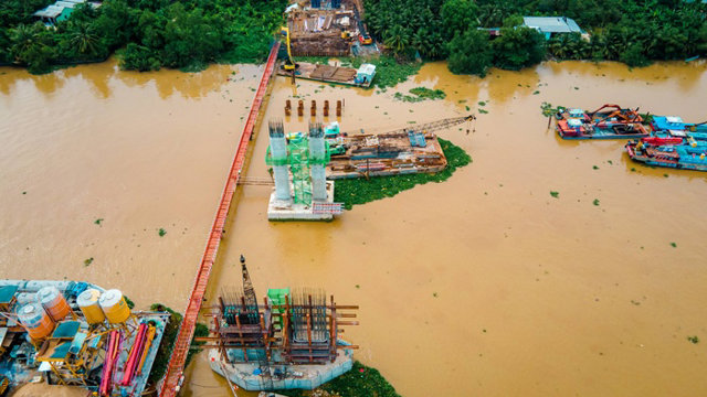 Công trường giữa dòng sông Tiền, xây Cầu Rạch Miễu 2 nối Tiền Giang - Bến Tre - Ảnh 14